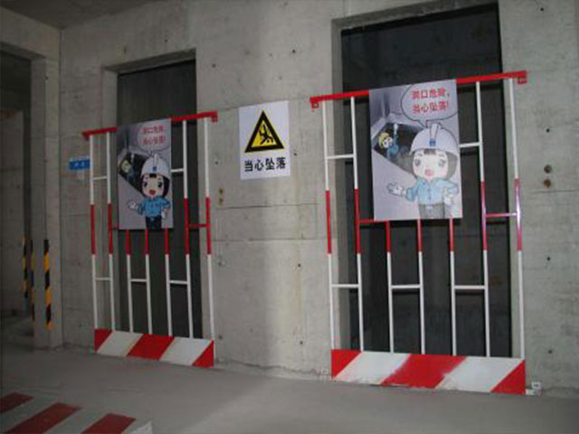 施工電梯井口防護門